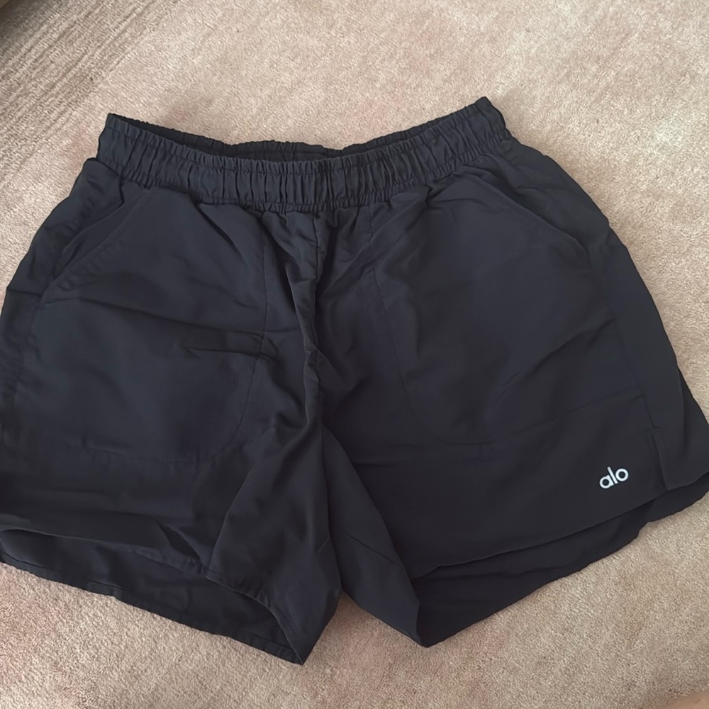 Alo black alumni short